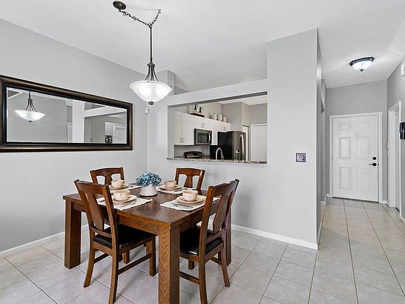 5th image of 226 Foxtail Dr APT E