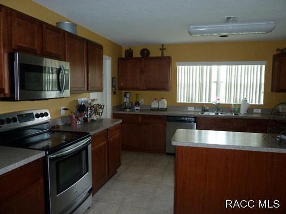4th image of 9 Dahlia Ct N