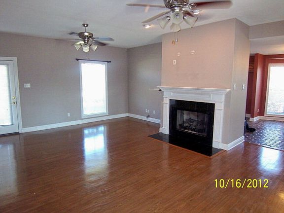 3rd image of 219 Kleinpeter Dr