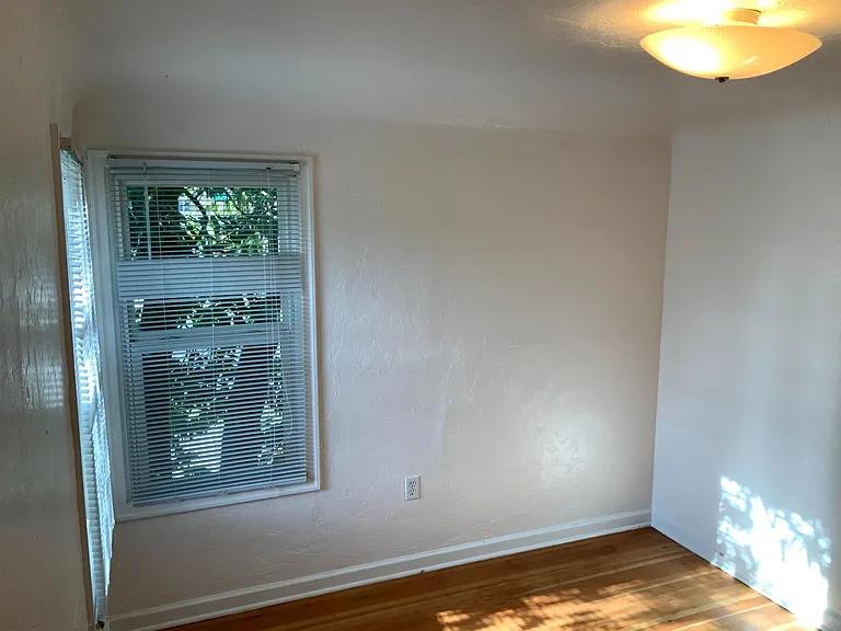 4 Bedroom, 1.5 Bath House — Photo 22