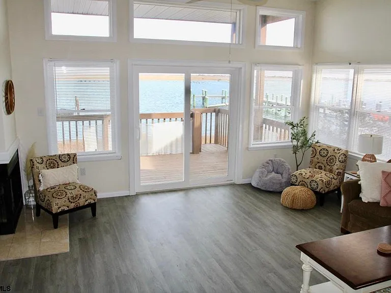 1101 E Shore Dr #D — Photo 4
