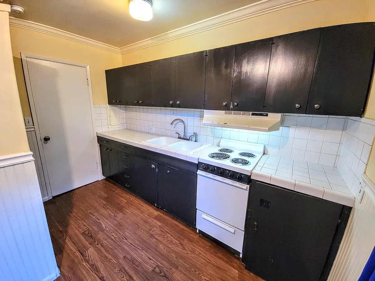 Building Photo - 815 15th Ave E #2