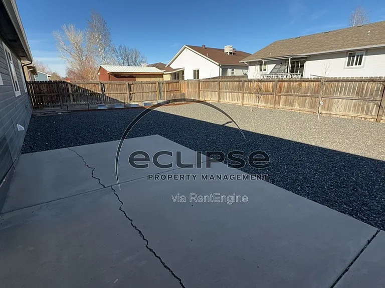 464 Tara Dr — Photo 32