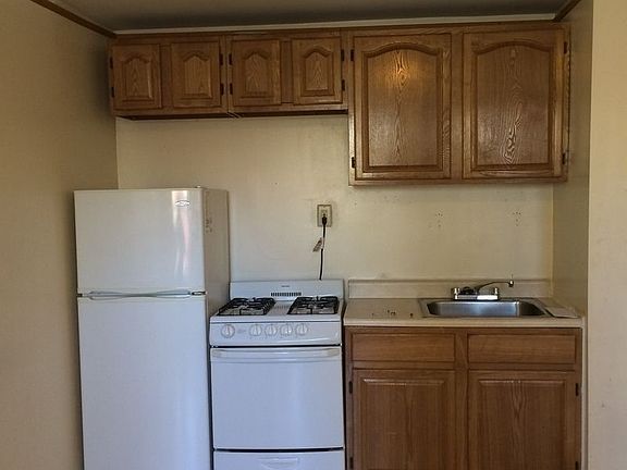 3rd image of 10 Midwood St APT 2L