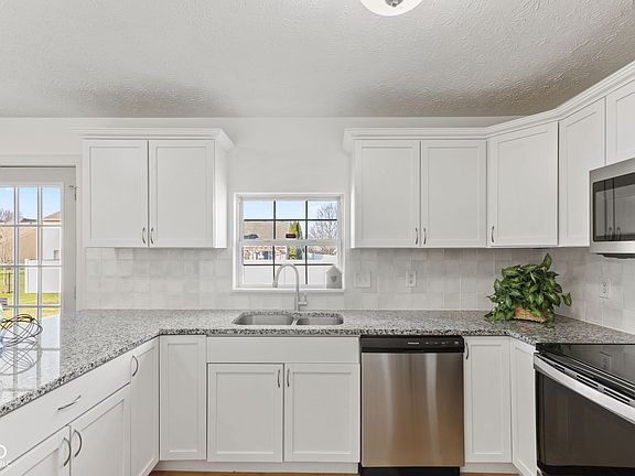 5th image of 2248 Salem Park Dr