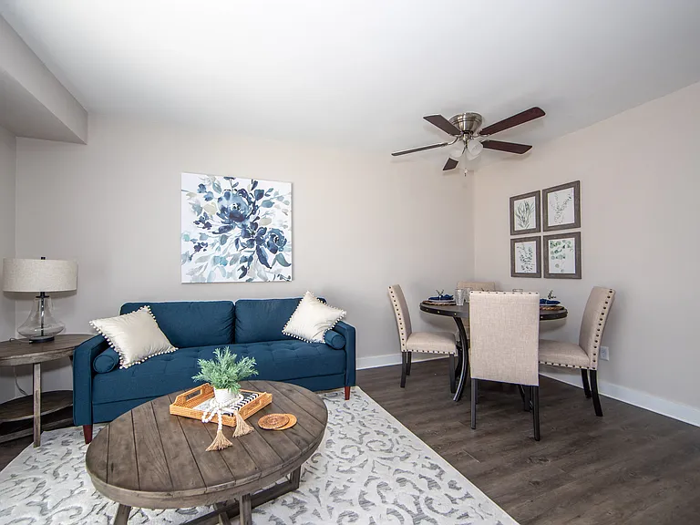 Crystal Lakes Apartments — Photo 10