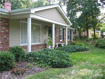 Nice inviting front entrance.