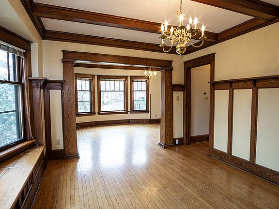 2nd image of 1905 E Kenwood Blvd