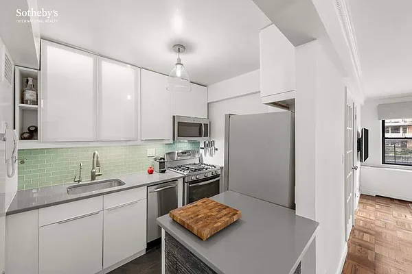 Sold by Sotheby's International Realty | media 2