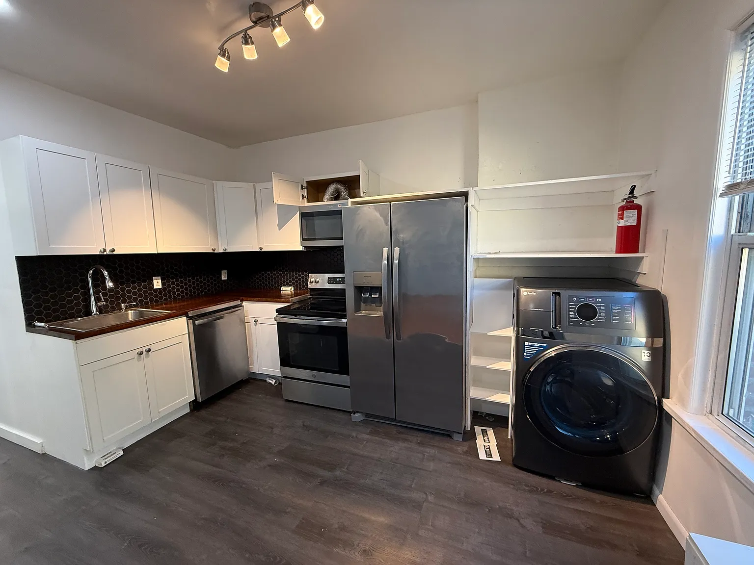 3 bed, 850 sqft, $2,800 — Photo 1