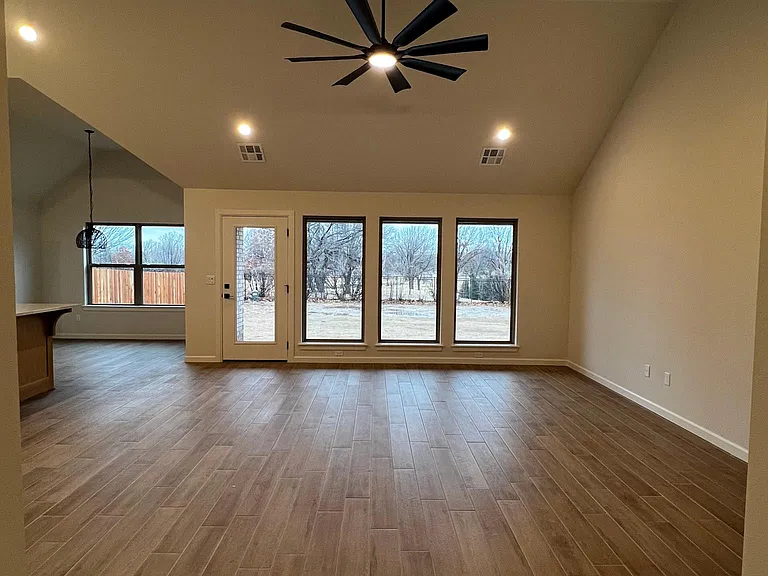 720 N Country Club Dr — Photo 5