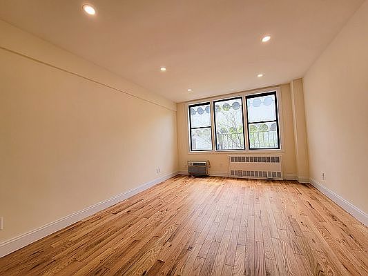 3rd image of 205 W 13th St #4S