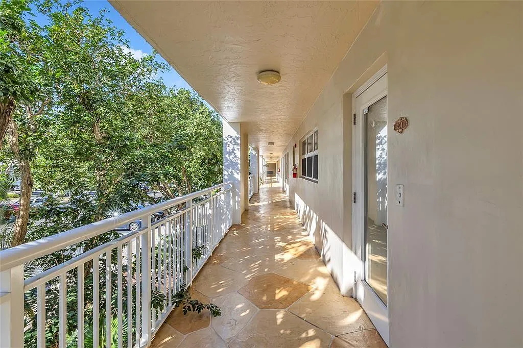 2 bed, 2.0 bath, 1020 sqft, $3,600 — Photo 3