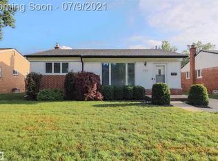 1215 Darlene Ave, Madison Heights, MI 48071