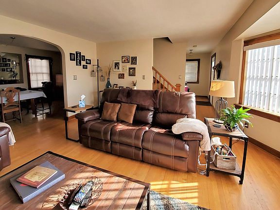 2nd image of 948 Lawnview Ave