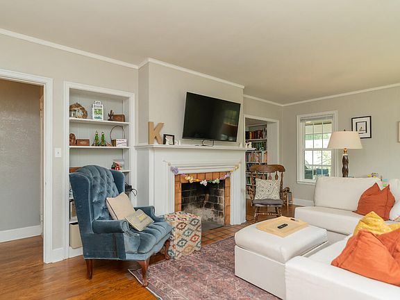 4th image of 385 Paden Ln