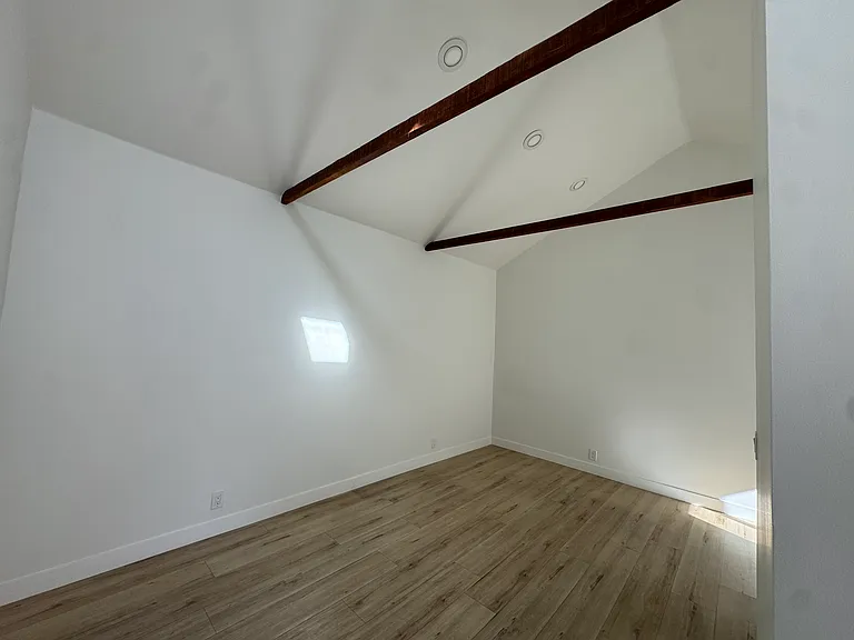 808B Burchett St — Photo 6