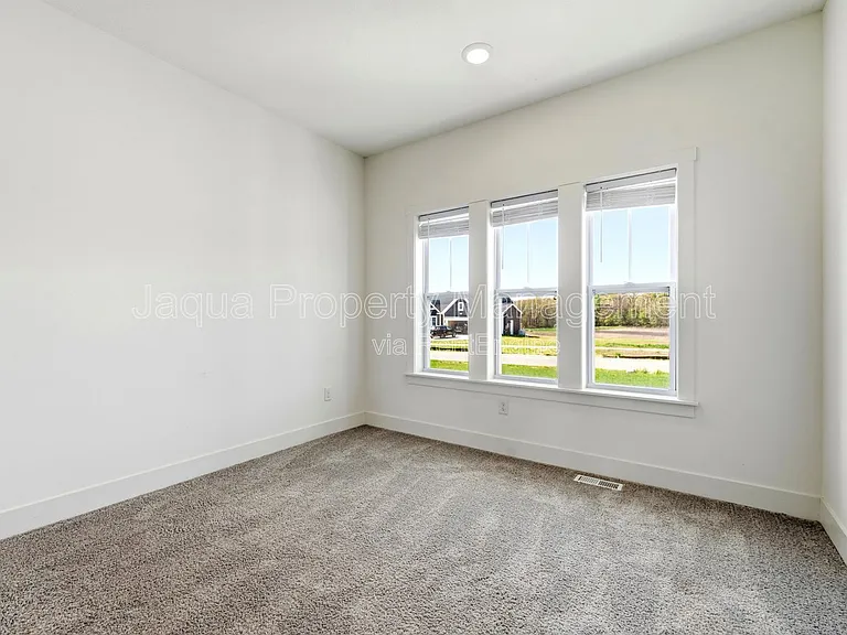 9424 Snow Valley Dr SE — Photo 11