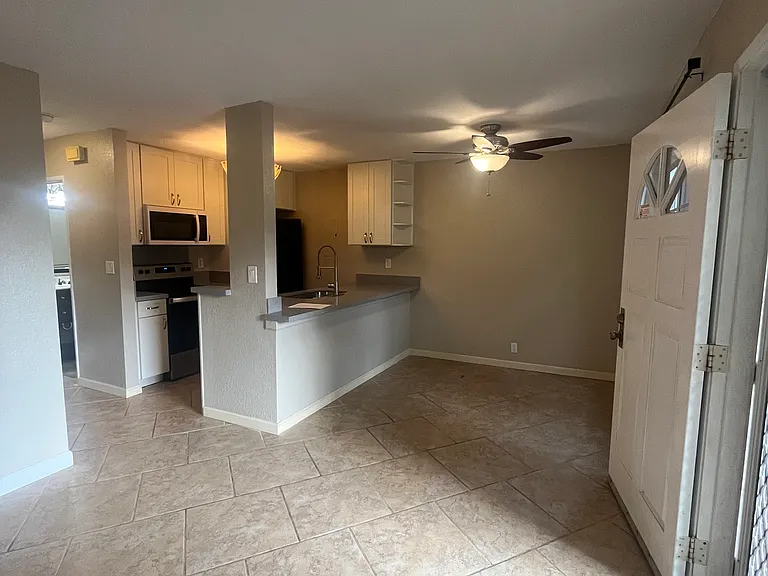 447 Mananai Pl #C — Photo 8
