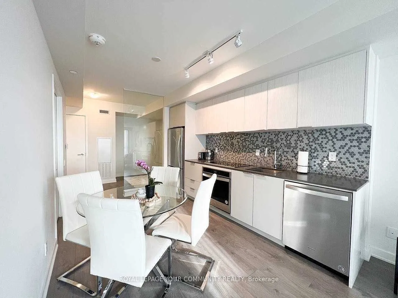 Sonic Condos — Photo 4