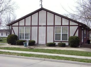 1005 S Maple St, Effingham, IL 62401