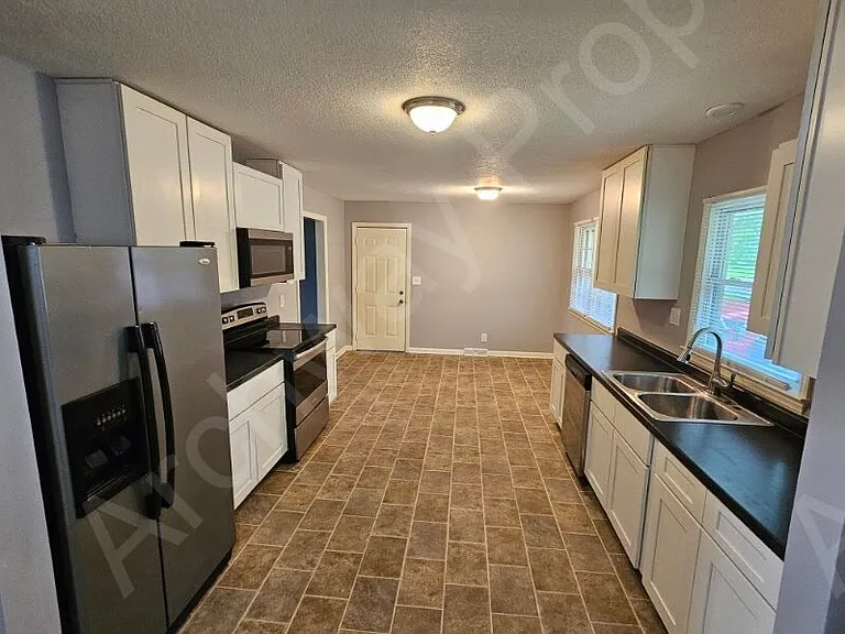 7508 Maple Ln — Photo 2