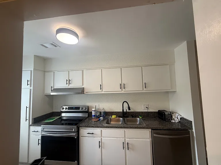 2504 Avent Ferry Rd #MAIN — Photo 9