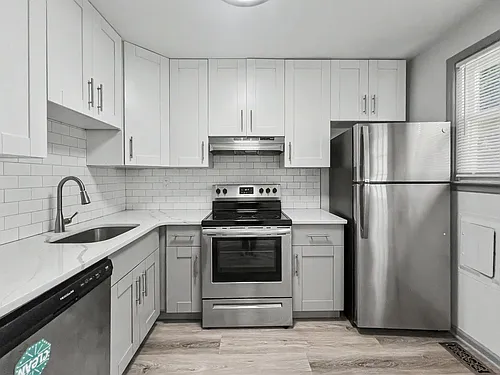 200 E Maple Ave Photo 1
