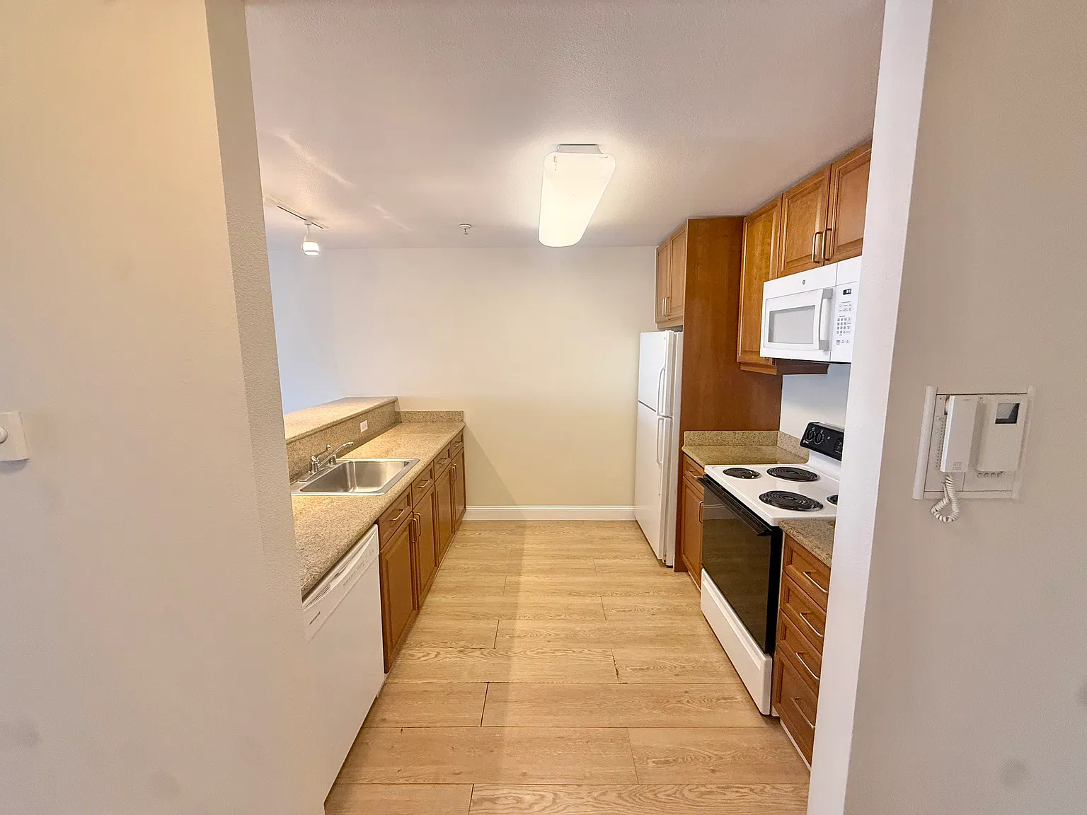 1 bed, 806 sqft, $3,500 — Photo 4