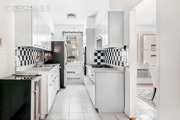 Sold by Compass | media 18