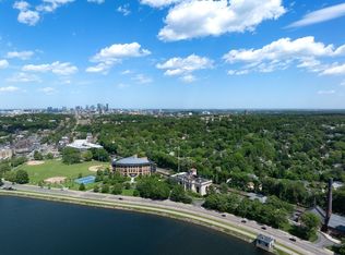 2430 Beacon St UNIT 201, Chestnut Hill, MA 02467