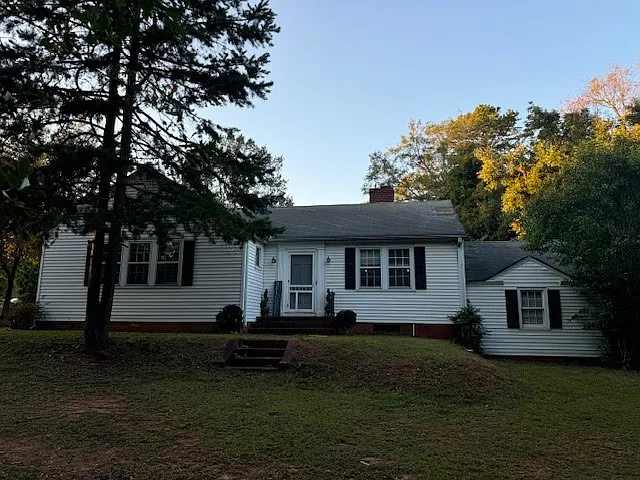 540 Grove Rd — Photo 2
