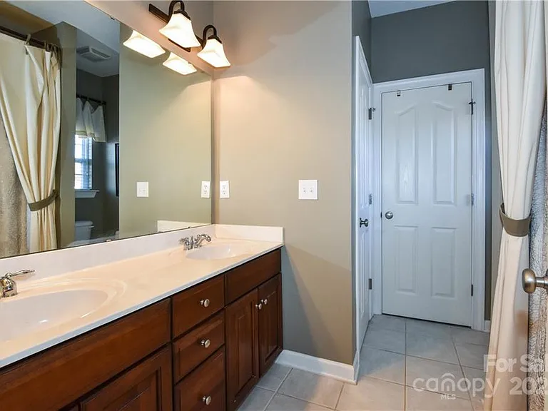 12023 Valley Oak St #3A — Photo 23