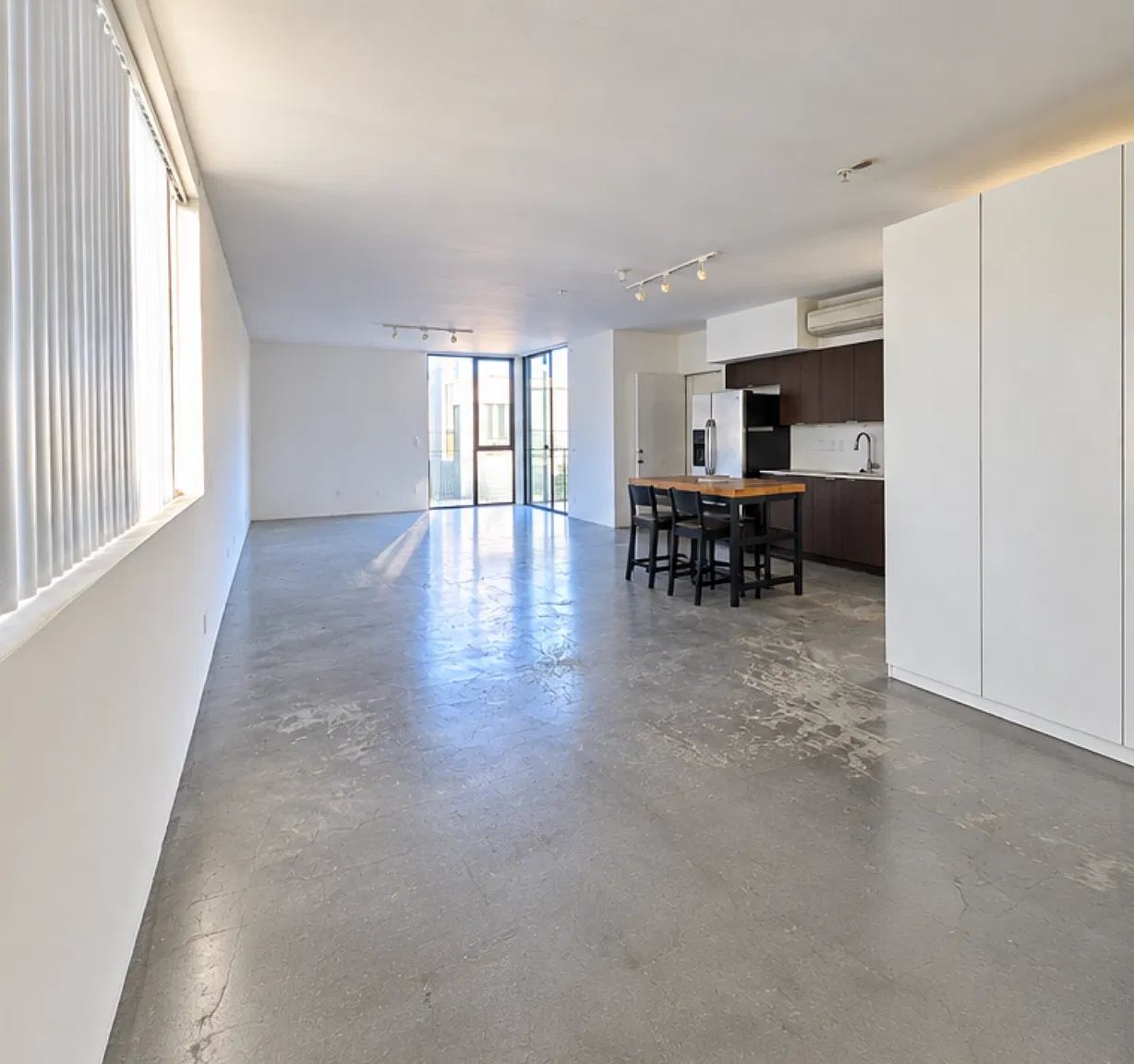 3055 Broadway — Photo 4