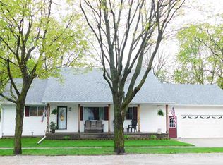 311 N Cedar St, Toluca, IL 61369