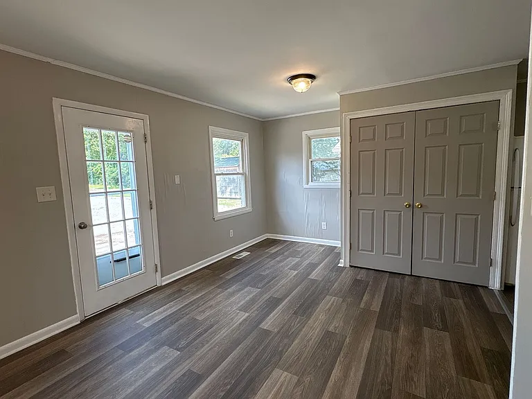 408 S Jefferson Street — Photo 8