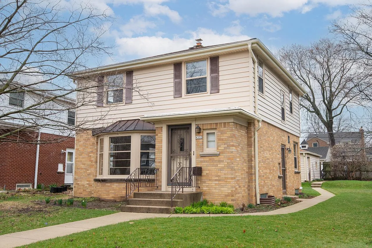 4332 North Sheffield AVENUE photo 1