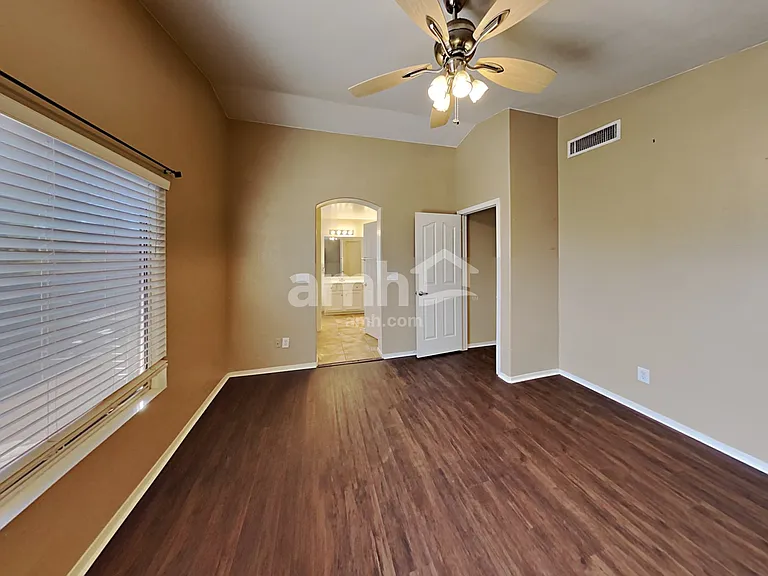 907 N Albert Dr — Photo 14