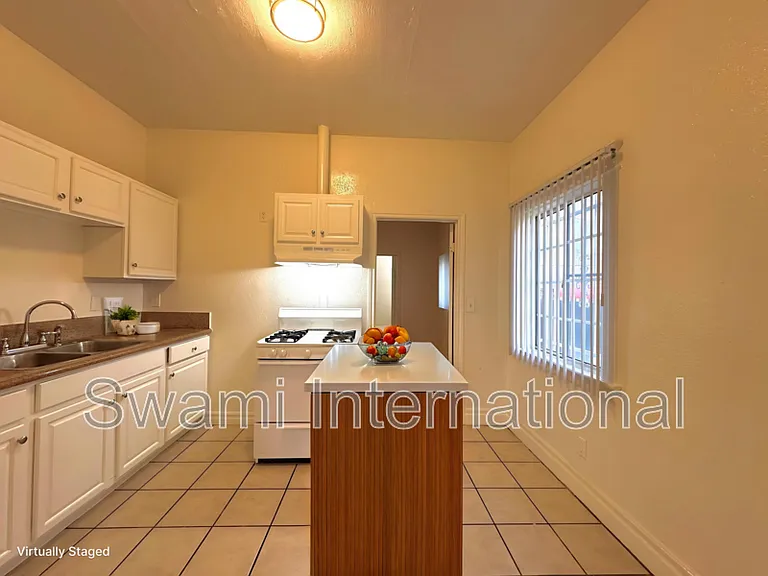 932 W 62nd St — Photo 3