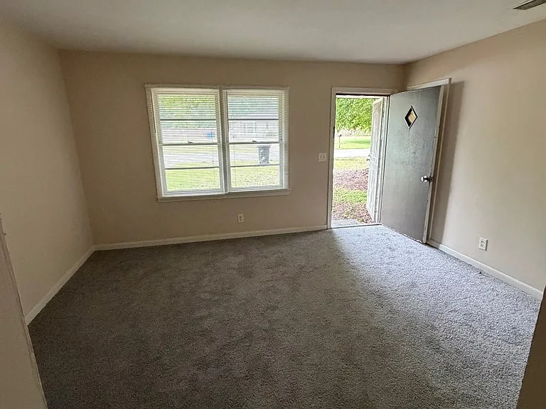 1537 Celia Dr — Photo 2