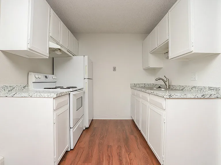 Greenway Apartments — Photo 30