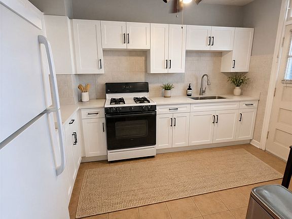 4th image of 2836 N Lockwood Ave