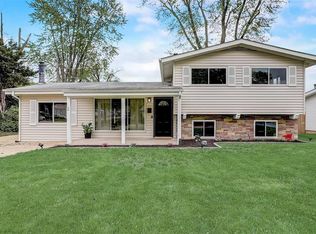 2 Floweridge Ln, Florissant, MO 63031