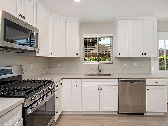 5th image of 3033 Greely Ave