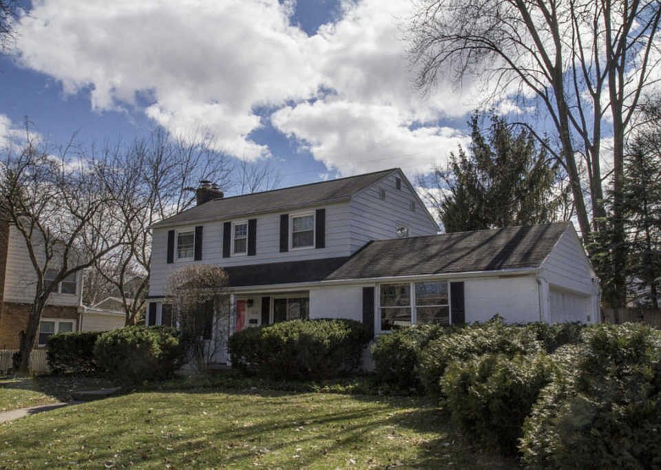 1st image of 2310 Estelle Dr SE