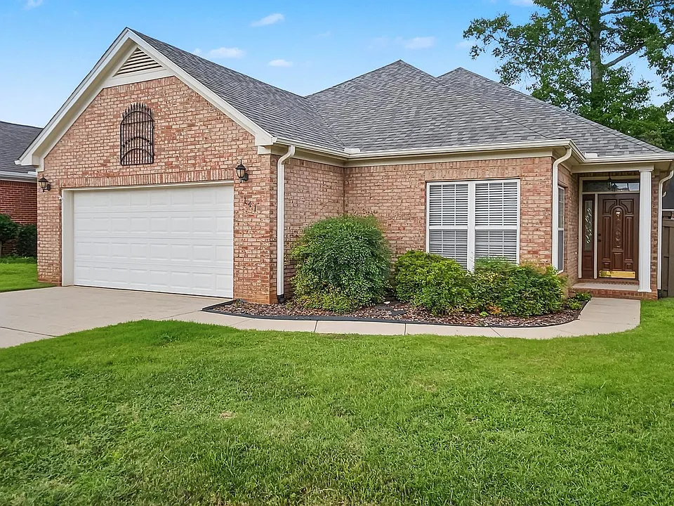 141 Canterbury Dr