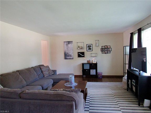 2nd image of 3304 Elgin Dr