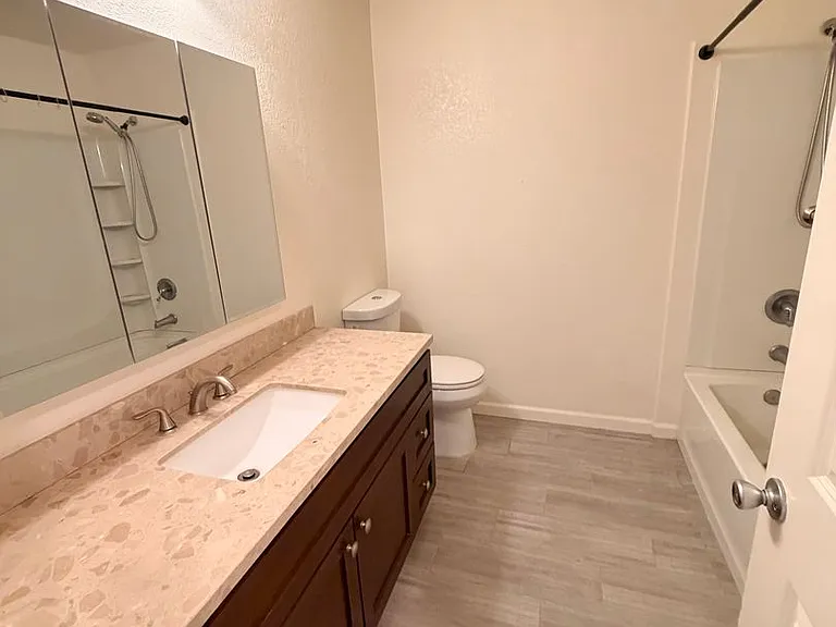 1101 W Macarthur Blvd #298 — Photo 17