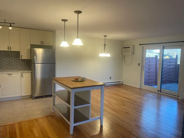 27 Sharon Ln, Wethersfield, CT 06109