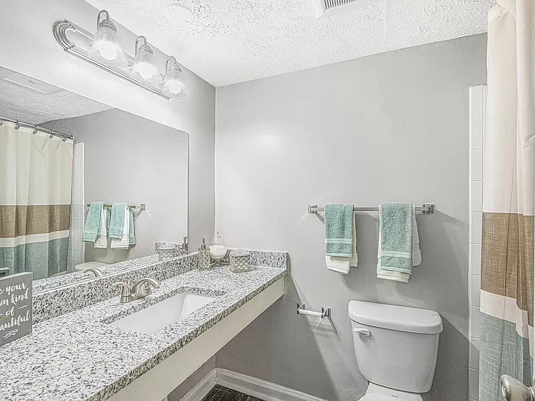 Regency Park Apartments — Photo 21